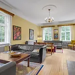 Prázdninový dům 8 Bedroom Beautiful In *