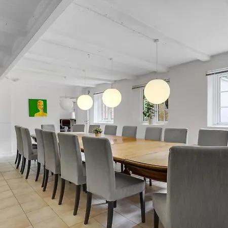 8 Bedroom Beautiful In