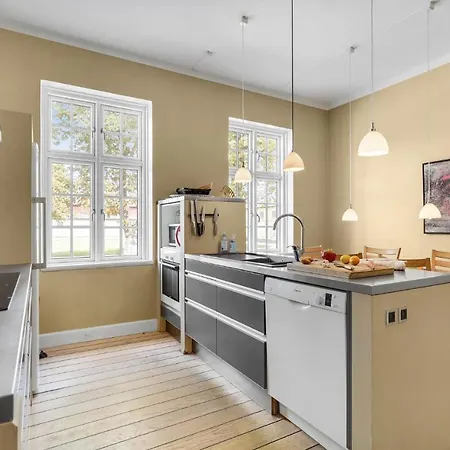 بيت للعطل 8 Bedroom Beautiful In