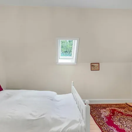 8 Bedroom Beautiful In Kvaerndrup