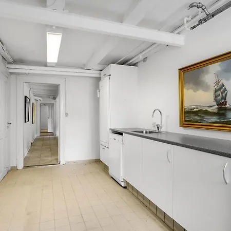 Сasa de vacaciones 8 Bedroom Beautiful In Kvaerndrup