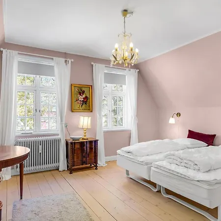 8 Bedroom Beautiful In بيت للعطل Kvaerndrup