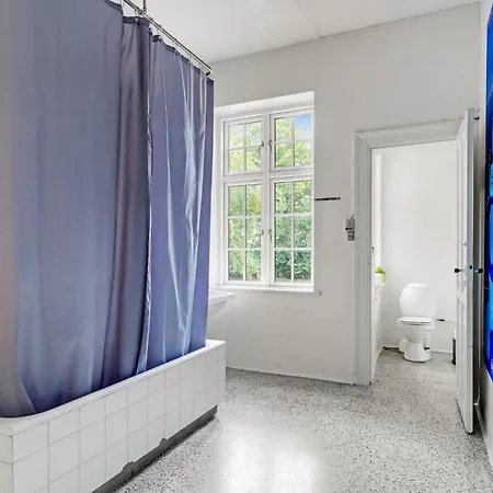 8 Bedroom Beautiful In بيت للعطل Kvaerndrup