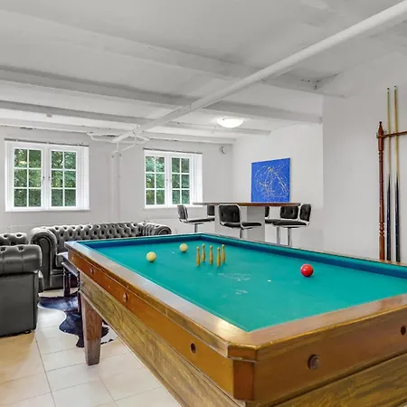 8 Bedroom Beautiful In بيت للعطل *