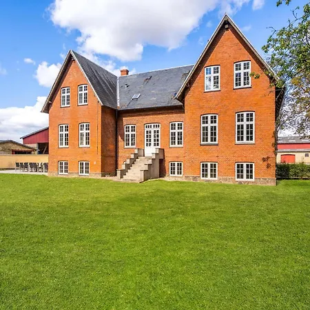 8 Bedroom Beautiful In بيت للعطل Kvaerndrup