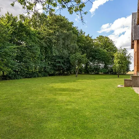 8 Bedroom Beautiful In Prázdninový dům Kvaerndrup