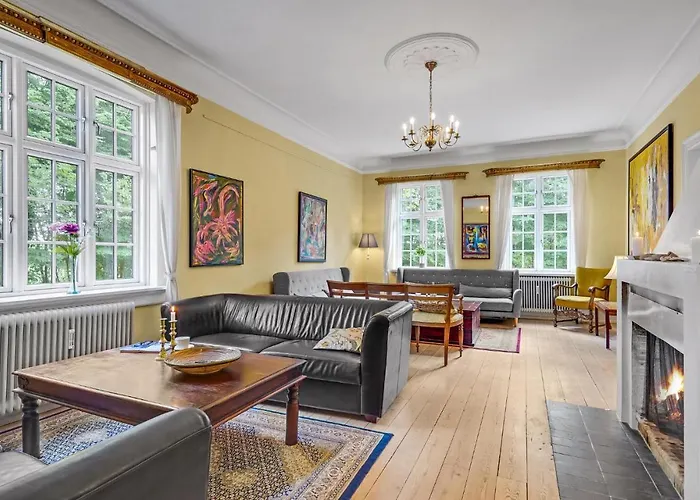 Vakantiehuis 8 Bedroom Beautiful In *